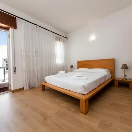 C08 - Central Sao Goncalo Townhouse