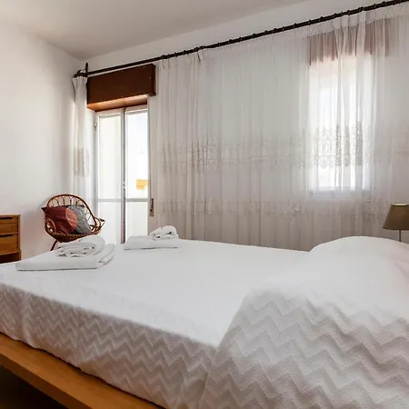C08 - Central Sao Goncalo Townhouse *