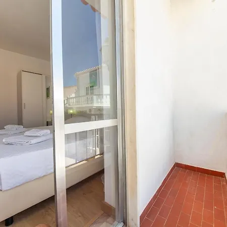 C08 - Central Sao Goncalo Townhouse Lagos