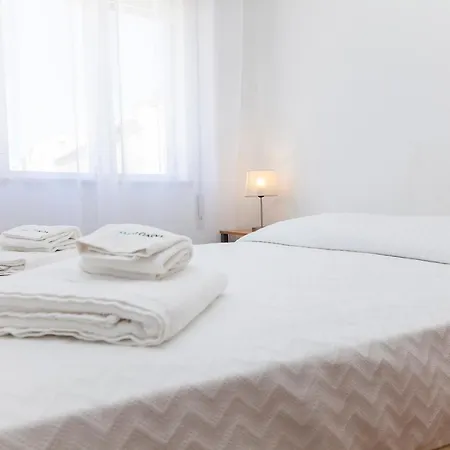 C08 - Central Sao Goncalo Townhouse *