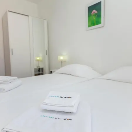 C08 - Central Sao Goncalo Townhouse * Lagos