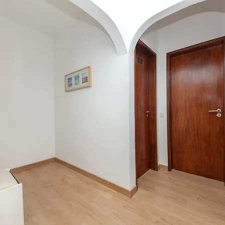 C08 - Central Sao Goncalo Townhouse * Lagos