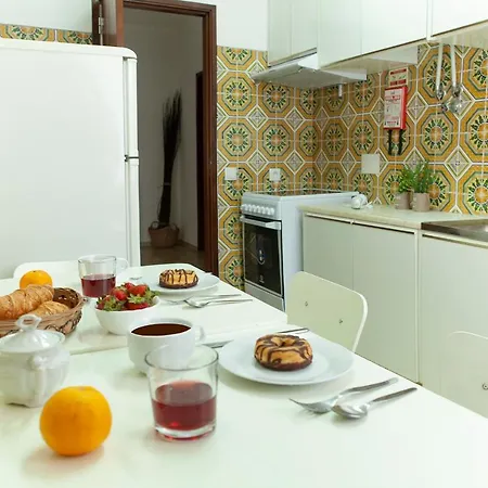 C08 - Central Sao Goncalo Townhouse Holiday home Lagos